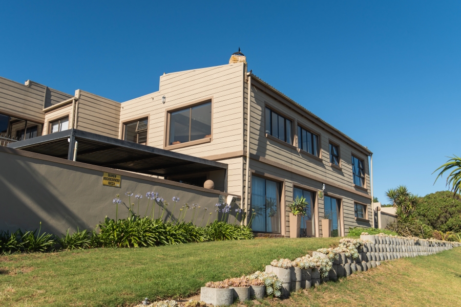 4 Bedroom Property for Sale in Clarendon Marine Eastern Cape